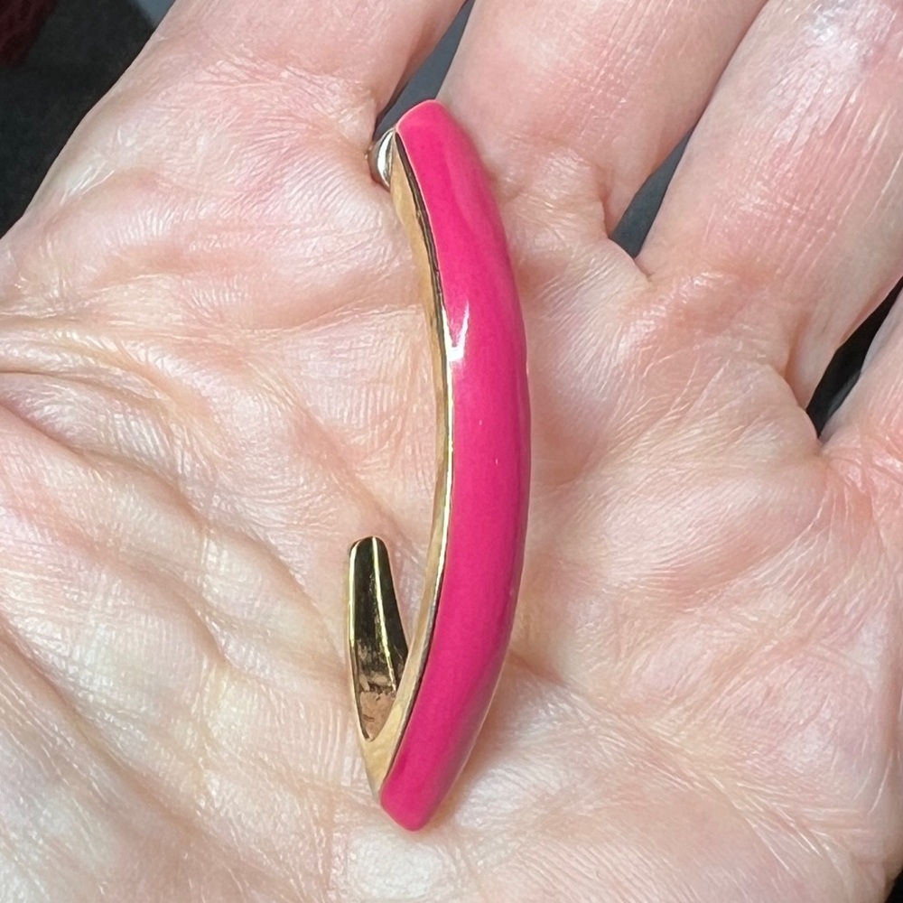 Single Unmarried Vintage Trifari Pink Enamel Geometric 80s Earring 2”L Pierced